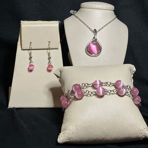 Cat’s Eye Pink Paparazzi & Vintage Necklace can wear as double layered bracelet.